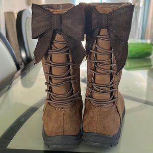 Brown little girl boots. Size 10c